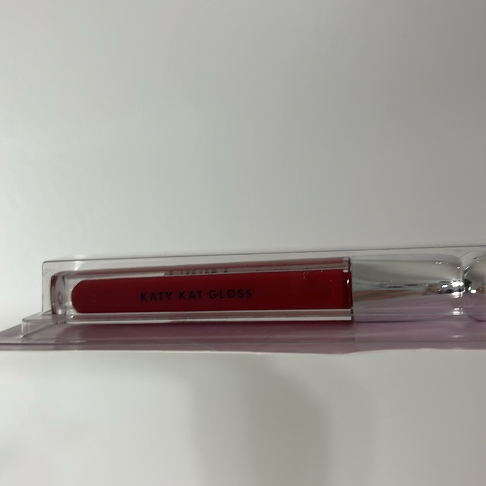 Covergirl Katy Perry Katy Kat Lip Gloss 32 Ninth Life Shine Red New - Picture 3 of 5